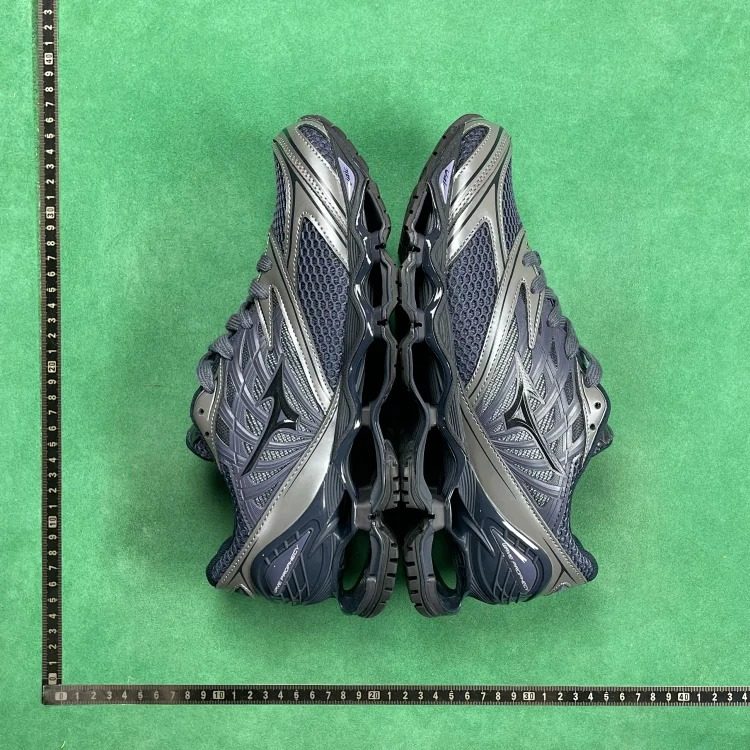 KO4 comfortable and durable running shoes image 2