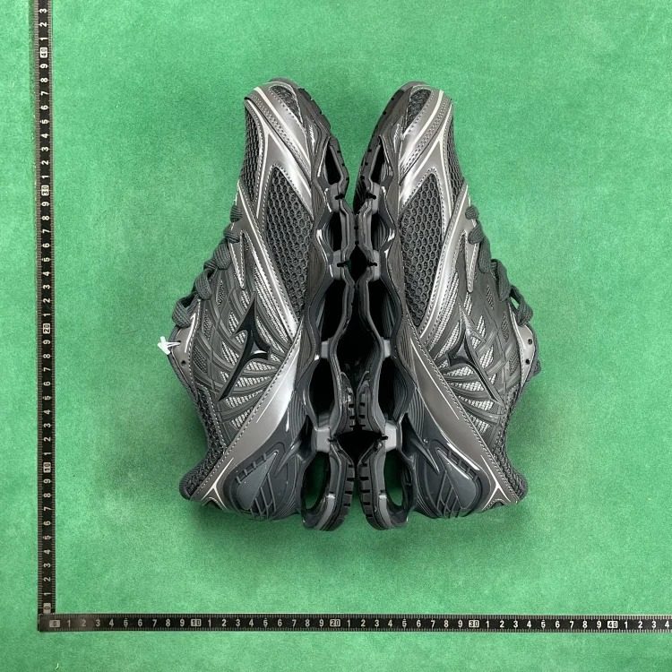 KO4 comfortable and durable running shoes image 4