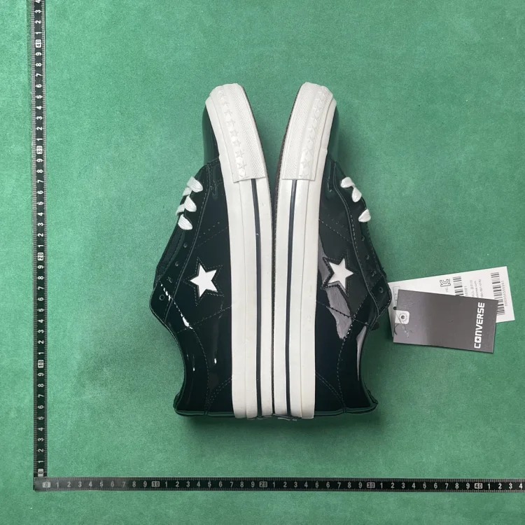 X0C patent leather classic comfortable low-top sneakers