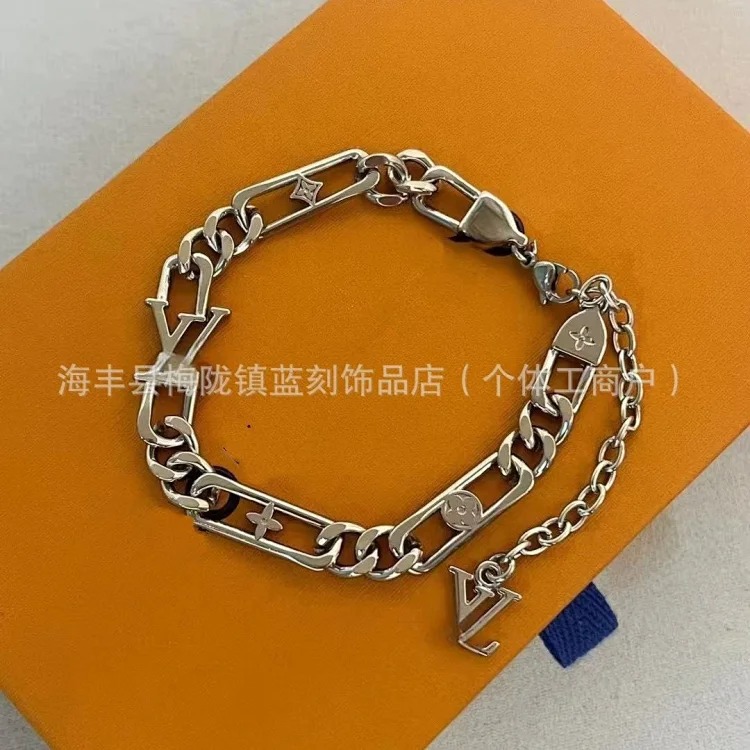 Korean of simple ins Internet celebrity tank pattern chain bracelet for women European and American hip-hop trendy brand men and women couples titanium steel