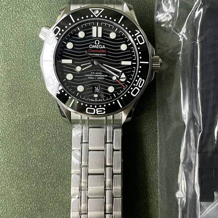 Apple Watch (2249) (extra charge for watch strap, please contact customer service)