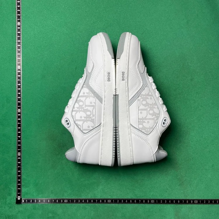 Round toe lace-up sports and casual low-top sneakers B2D image 3