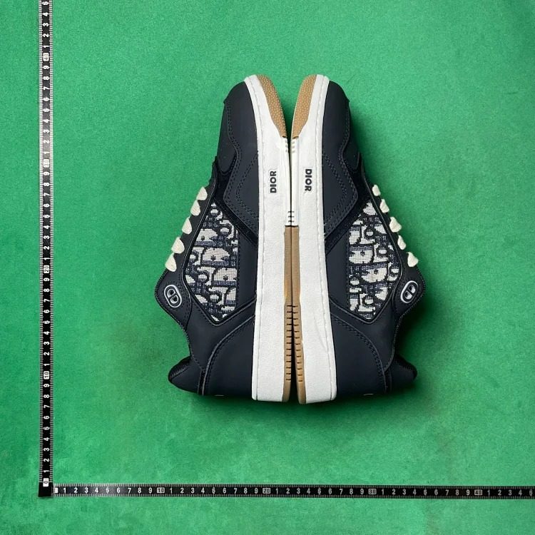 Round toe lace-up sports and casual low-top sneakers B2D image 4