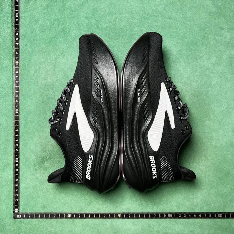P2L cushioning, comfortable, soft and breathable low-top running shoes
