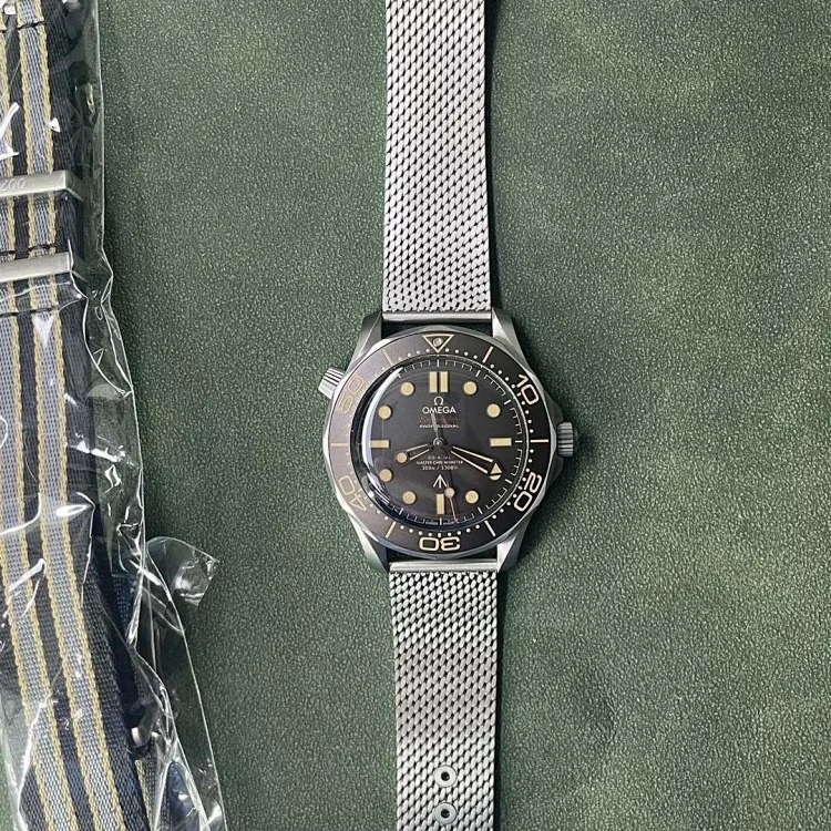 Apple Watch (2229) (extra charge for watch strap, please contact customer service)