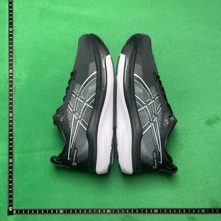 Comfort fit, breathable, supportive and resilient running shoes B4D image 2