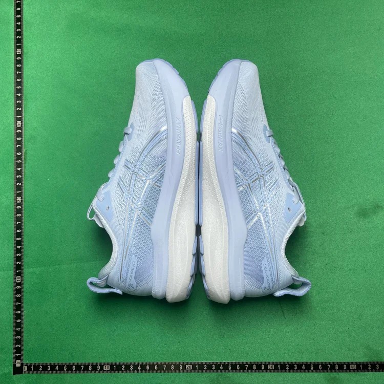 Comfort fit, breathable, supportive and resilient running shoes B4D image 4