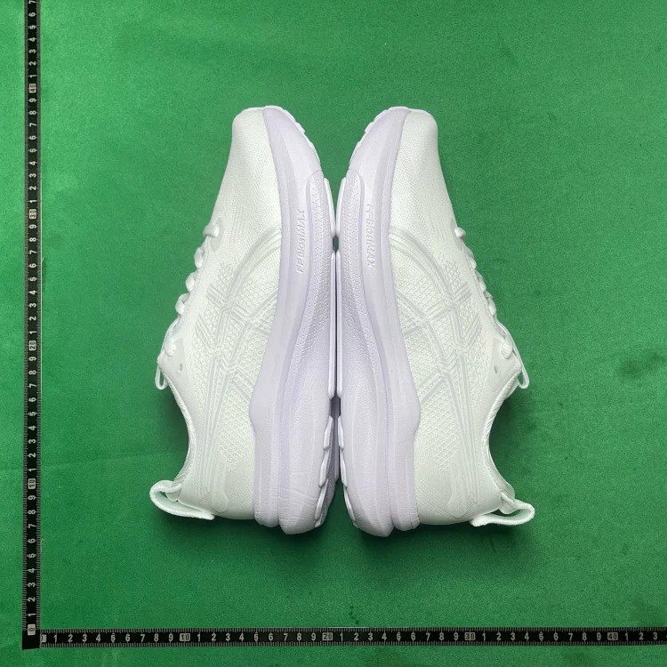 Comfort fit, breathable, supportive and resilient running shoes B4D image 5