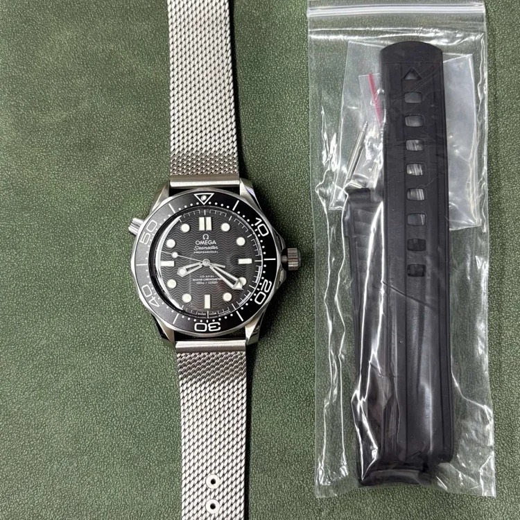 Apple Watch (445) (extra charge for watch strap, please contact customer service)
