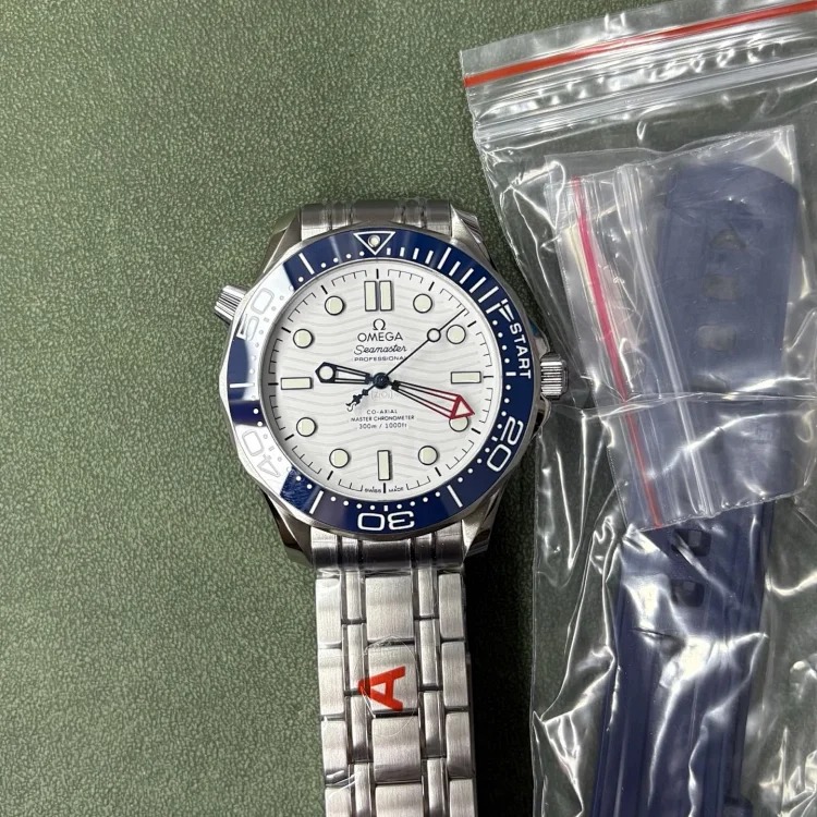 Apple Watch (573) (extra charge for watch strap, please contact customer service)
