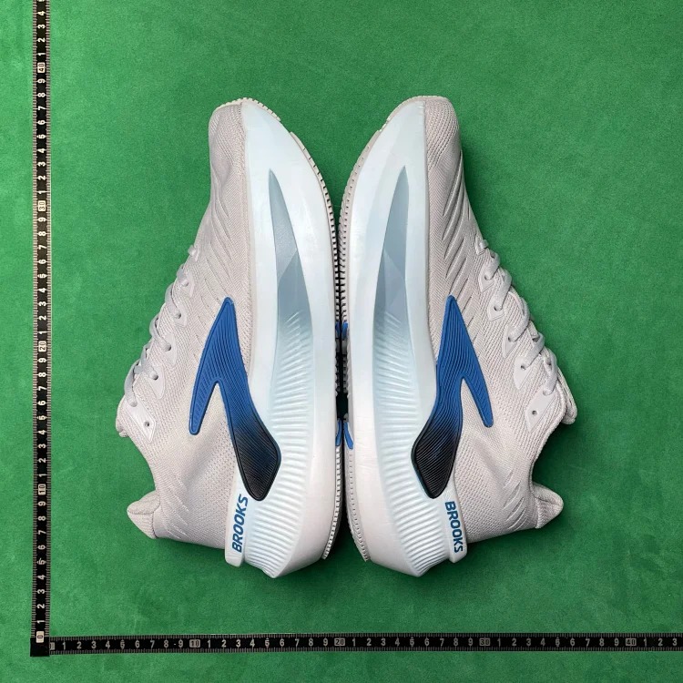 Comfortable training running shoes B1D image 3
