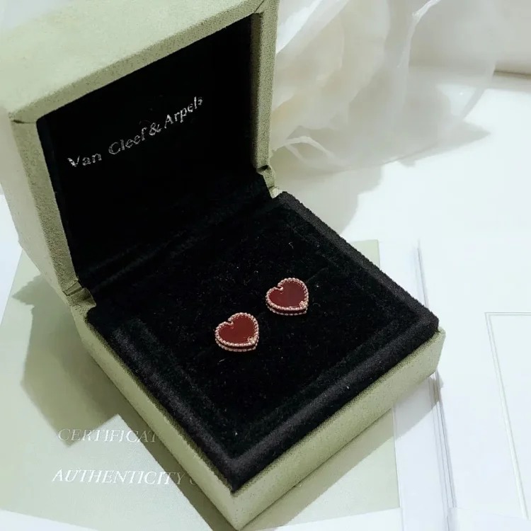 E-1 One ornament, one promise, one vow for life. (Jewelry) image 3