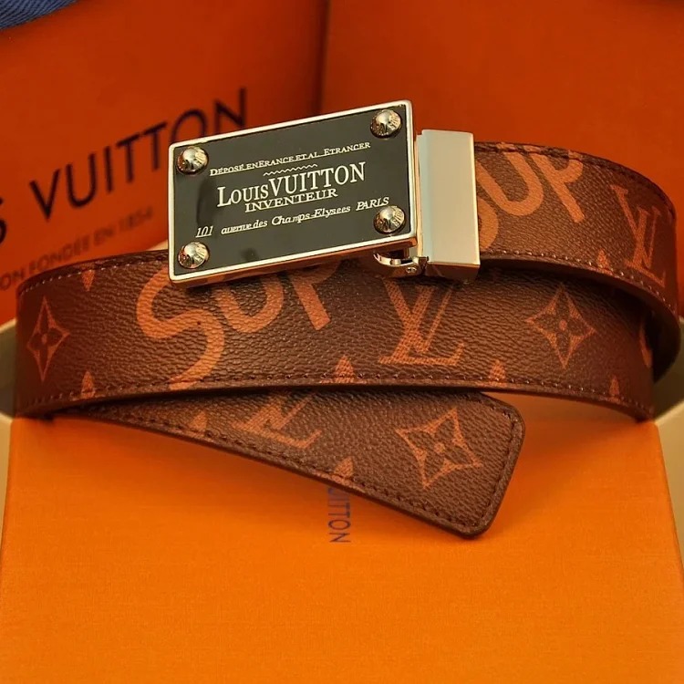 Fashionable and versatile belt 040
