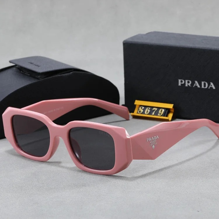 Cat-eye sunglasses with a retro and sophisticated feel