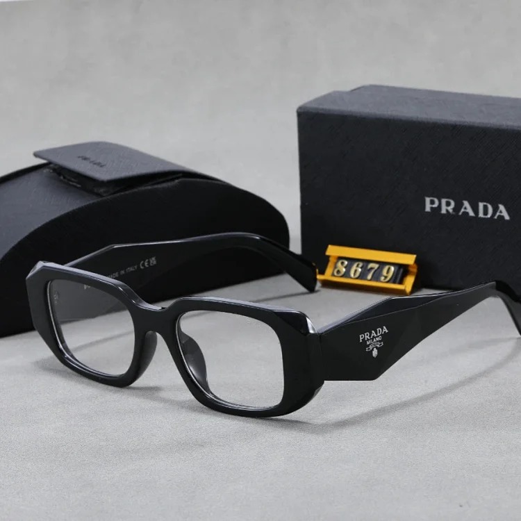 Cat-eye sunglasses with a retro and sophisticated feel
