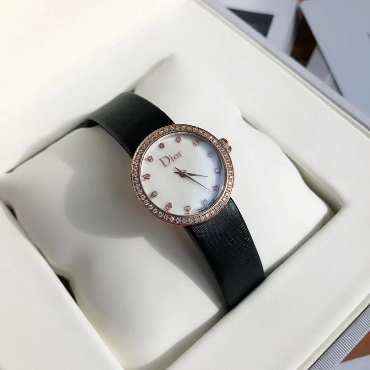 Original order The latest model of Dior LA D DE series quartz women's watch, available in three colors. Each model comes with a silk strap, elegant 25mm diameter women's watch