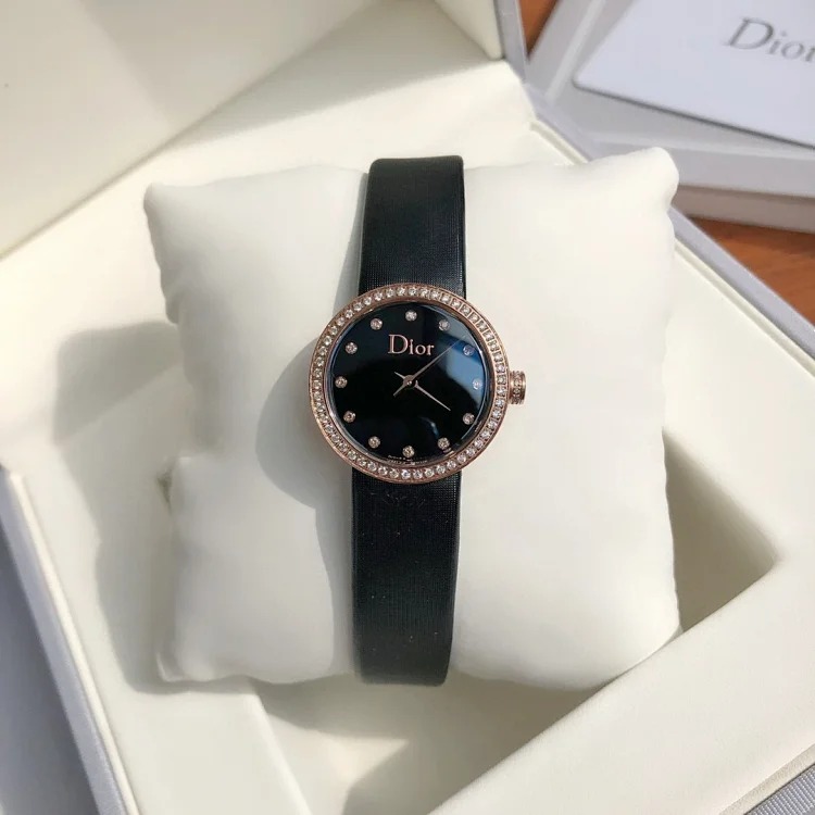Original order The latest model of Dior LA D DE series quartz women's watch, available in three colors. Each model comes with a silk strap, elegant 25mm diameter women's watch