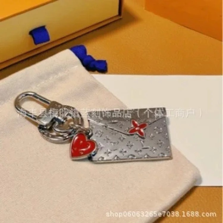 Louis Vuitton Envelope bag heart-shaped foreign trade hot-selling series fashionable metal bag pendant presbyopic key pendant keychain