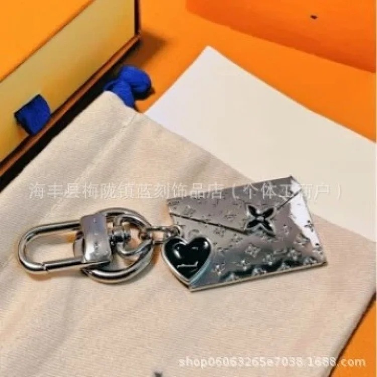 Louis Vuitton Envelope bag heart-shaped foreign trade hot-selling series fashionable metal bag pendant presbyopic key pendant keychain