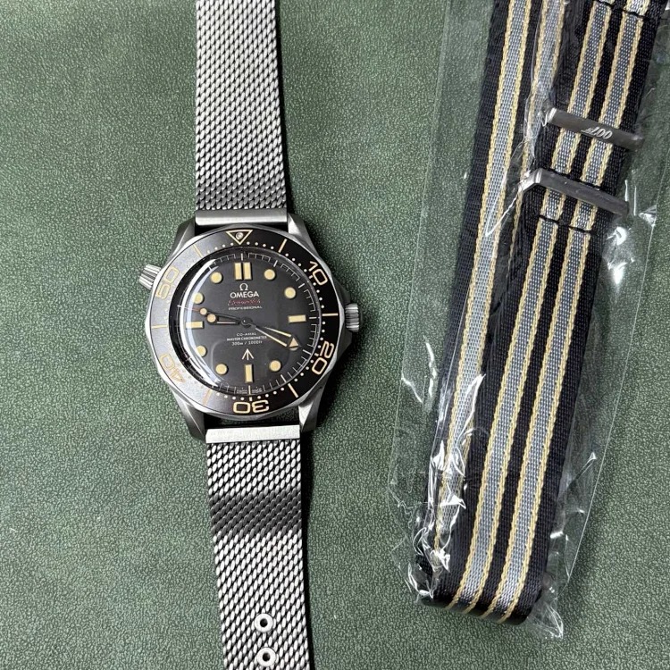 Apple Watch (1185) (extra charge for watch strap, please contact customer service)