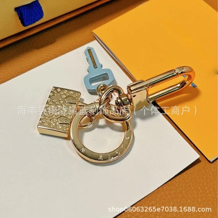 Cross-border jewelry bag hanging wholesale keychain pendant bag chain trendy brand titanium steel keychain