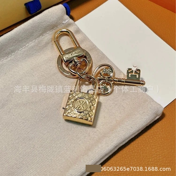 Cross-border jewelry bag hanging wholesale keychain pendant bag chain trendy brand titanium steel keychain