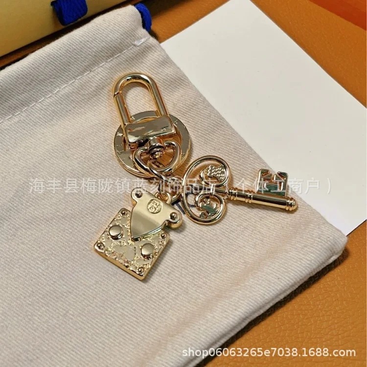 Cross-border jewelry bag hanging wholesale keychain pendant bag chain trendy brand titanium steel keychain