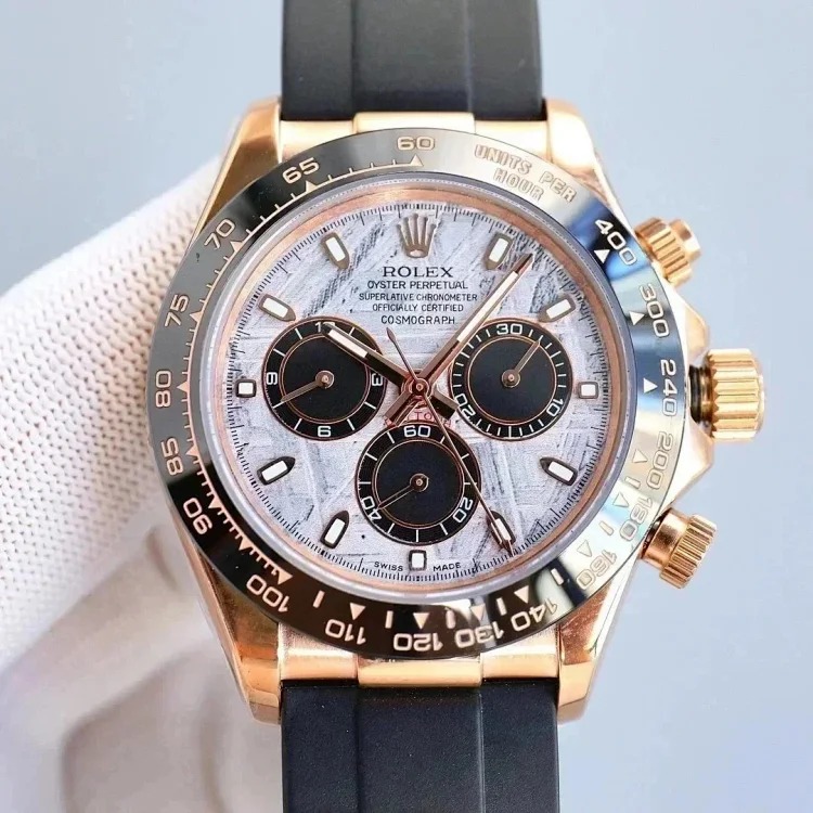 WAT2 fashion watch image 3