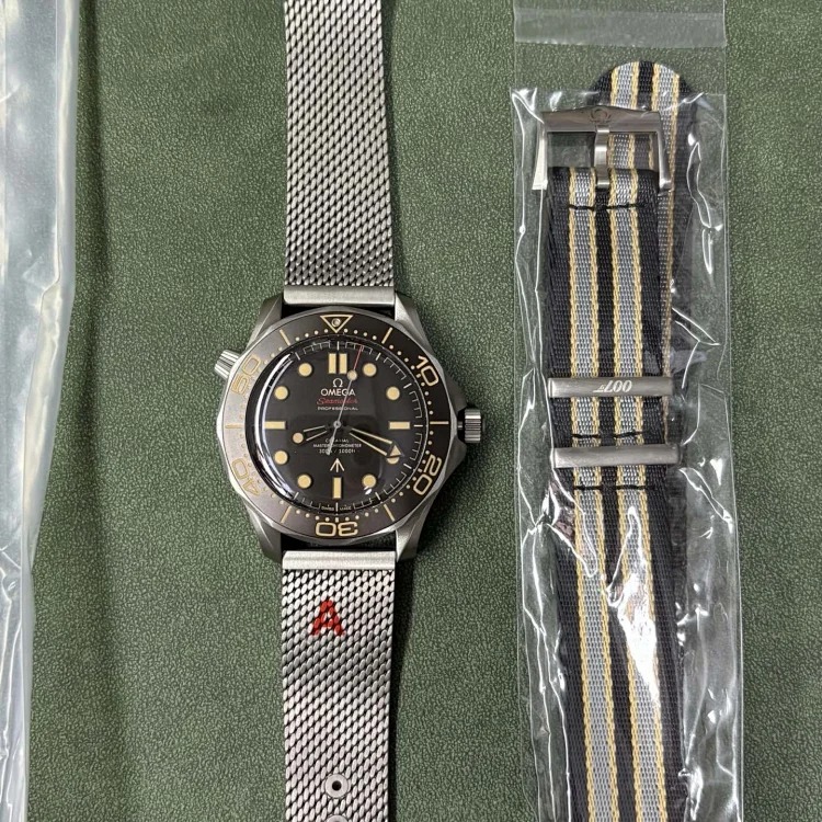 Apple Watch (944) (extra charge for watch strap, please contact customer service)