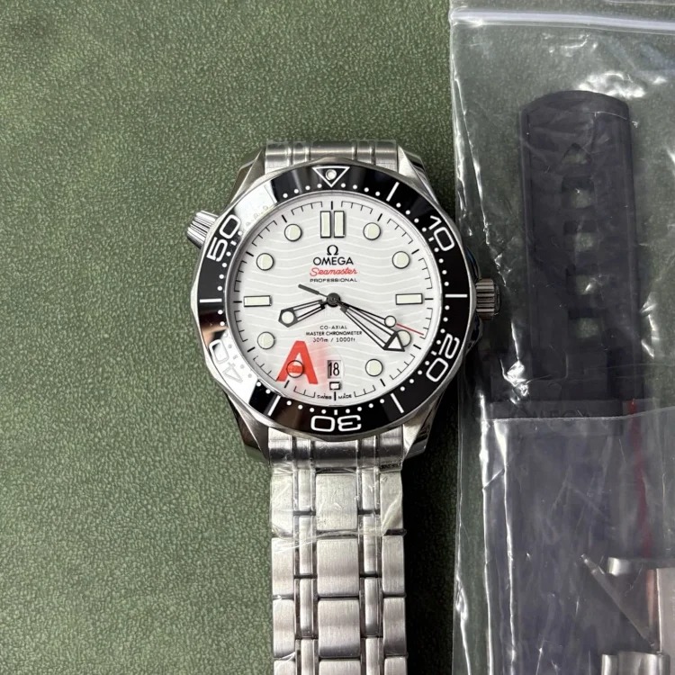 Apple Watch (667) (extra charge for watch strap, please contact customer service)