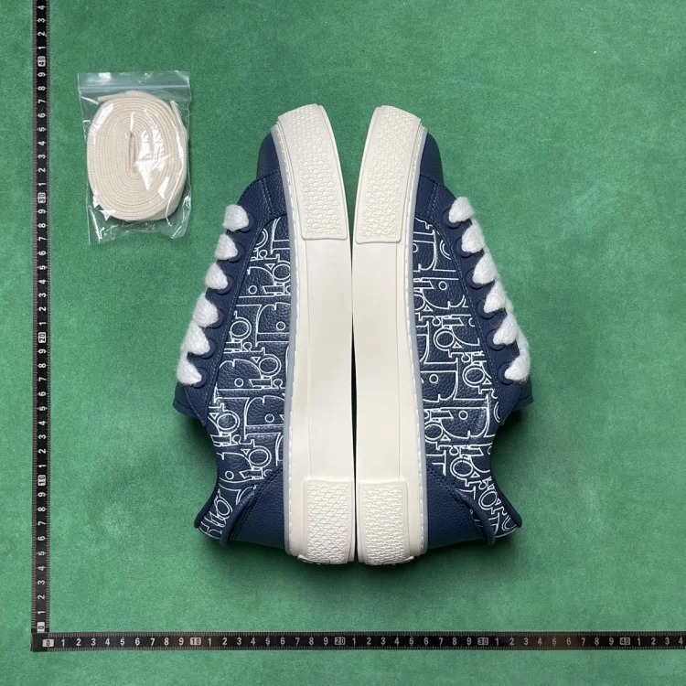 BD9 B33 cow leather round toe lace-up low-cut sneakers
