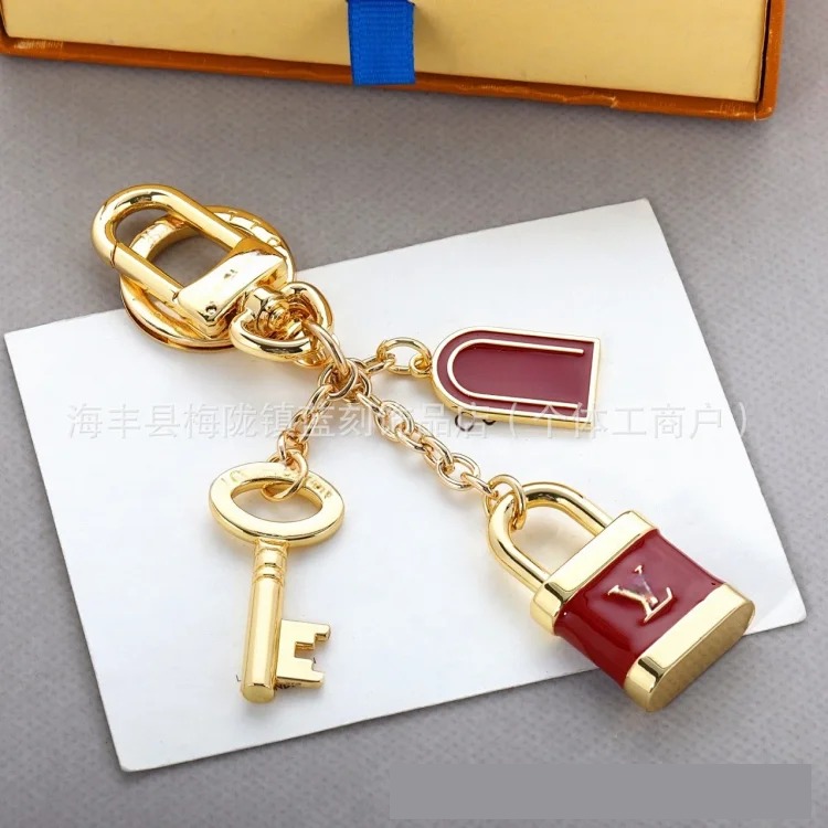 Louis Vuitton Presbyopia pendants, letter keychains, bag chain jewelry, various couple gifts, jewelry, dropshipping