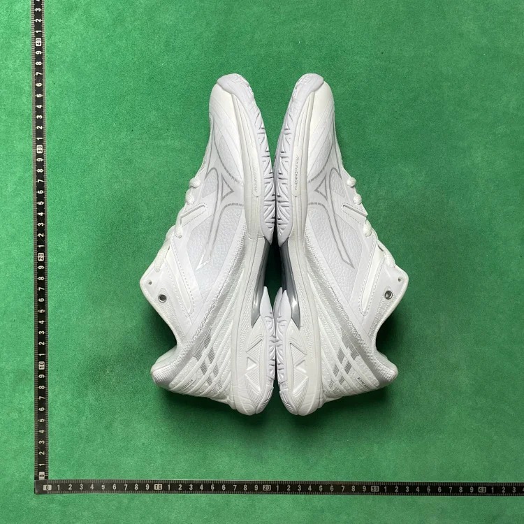 B7D fashionable and comfortable training shoes image 2