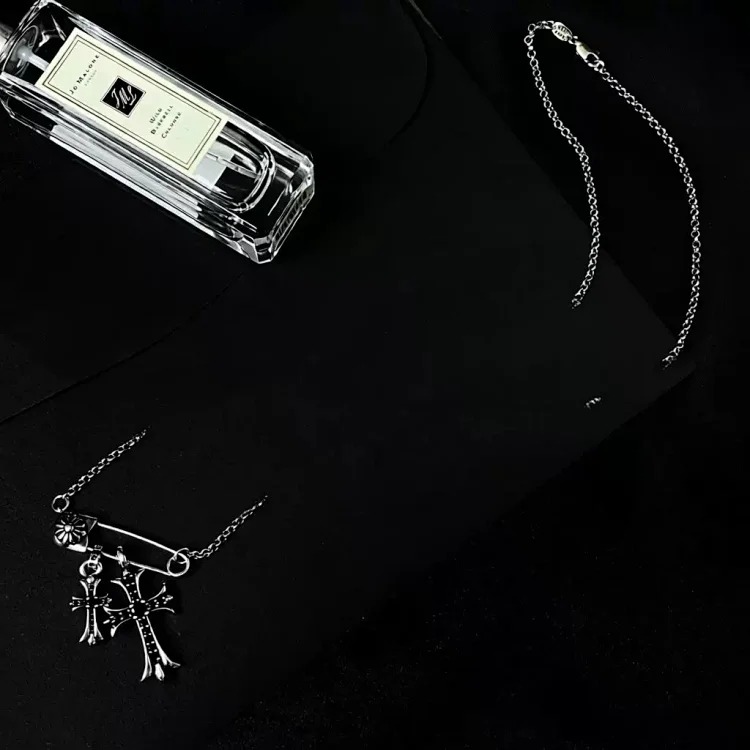 Chrome Hearts Ch Crow necklace trendy brand retro old s925 silver men's and women's brooch clavicle chain diamond double cross necklace image 2
