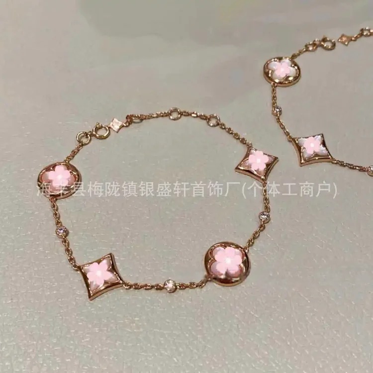 New amazonite old four five-flower bracelet women's high v gold and white mother-of-pearl pointed flower couple light luxury and versatile image 3