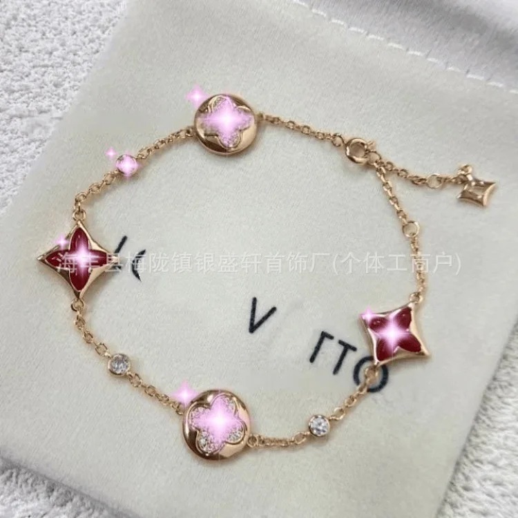 New amazonite old four five-flower bracelet women's high v gold and white mother-of-pearl pointed flower couple light luxury and versatile image 4