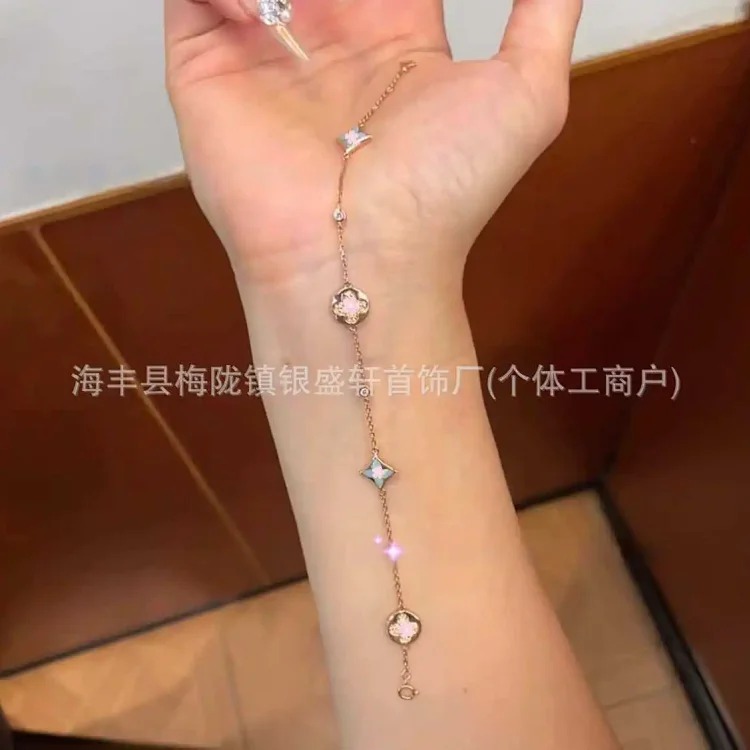 New amazonite old four five-flower bracelet women's high v gold and white mother-of-pearl pointed flower couple light luxury and versatile image 5