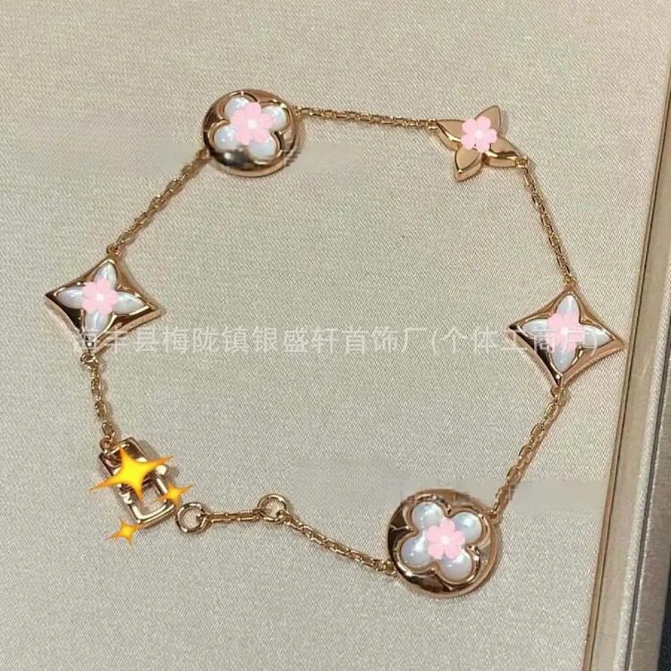 New amazonite old four five-flower bracelet women's high v gold and white mother-of-pearl pointed flower couple light luxury and versatile image 6
