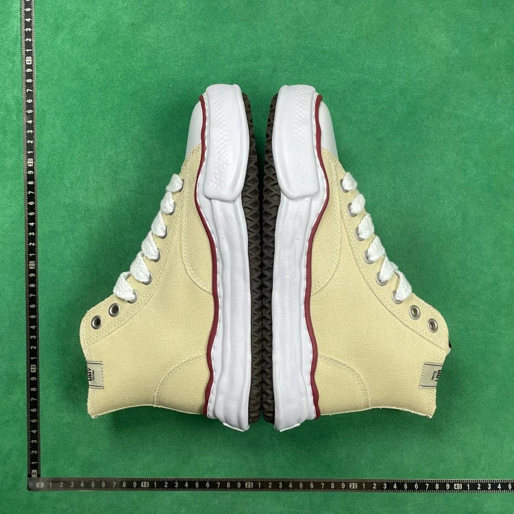 B6D round toe lace-up high-top fashion sneakers image 2
