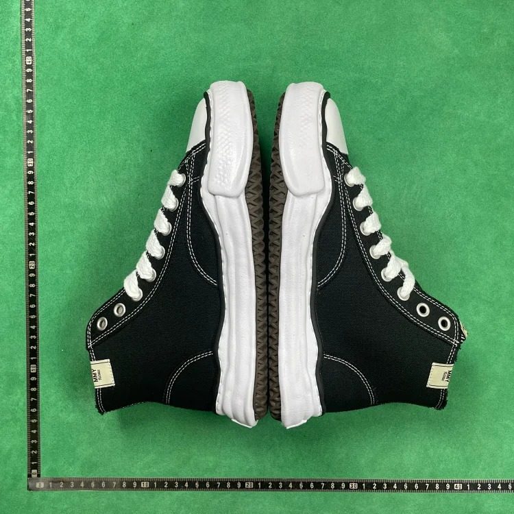 B6D round toe lace-up high-top fashion sneakers image 3