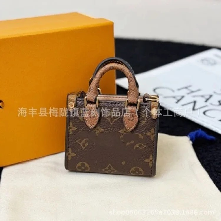 Small clothes crossbody chain bag, fashionable and trendy personalized crossbody bag, foreign style funny jacket, shoulder bag, ready for sale
