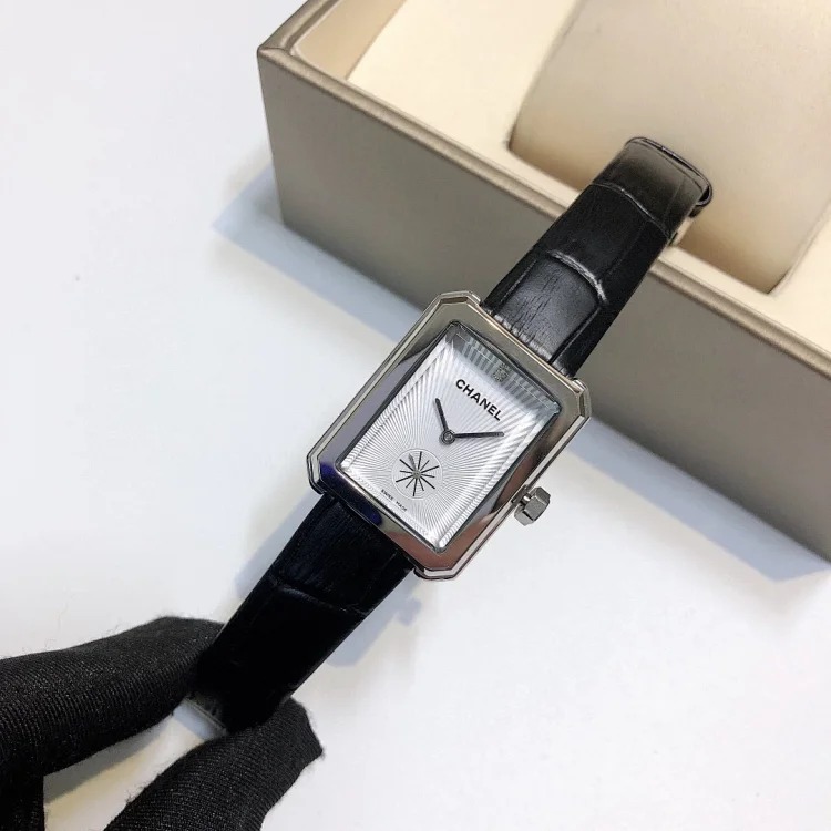 CHANEL BOY FRIEND series women's watches are equipped with imported quartz movement, size 34.626.7