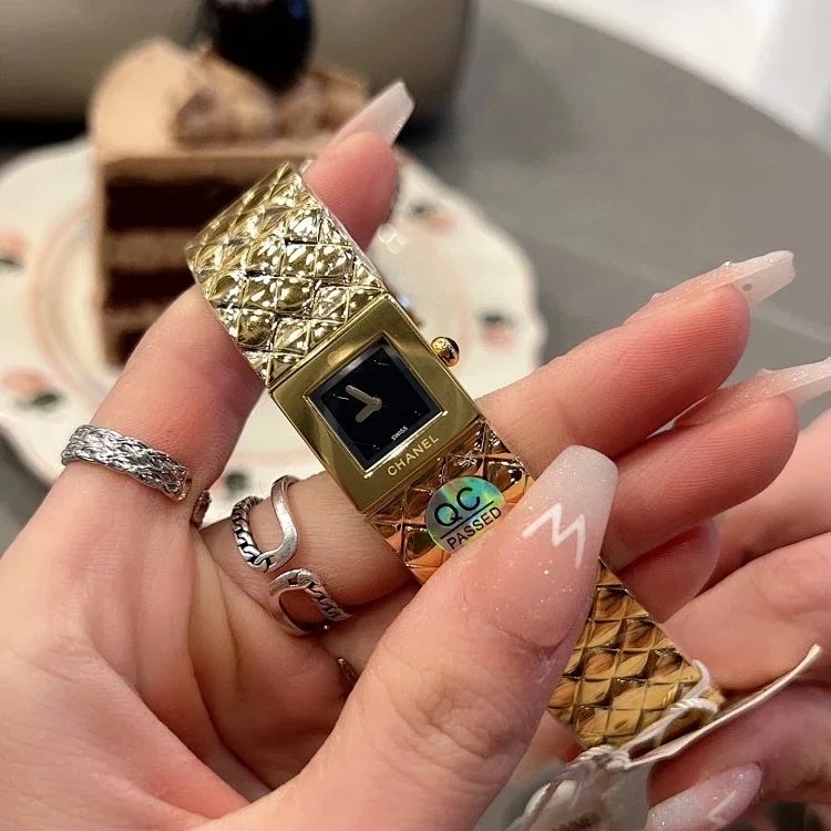 CHANEL Chanel middle-aged 1993 retro classic fish scale strap square watch, using imported ultra-thin quartz movement, women's watch, women's watch