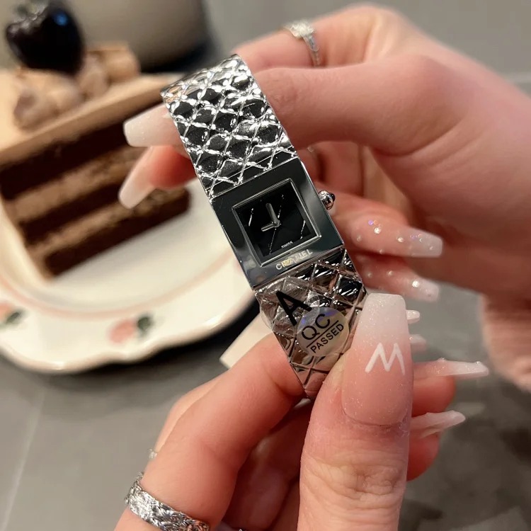 CHANEL Chanel middle-aged 1993 retro classic fish scale strap square watch, using imported ultra-thin quartz movement, women's watch, women's watch