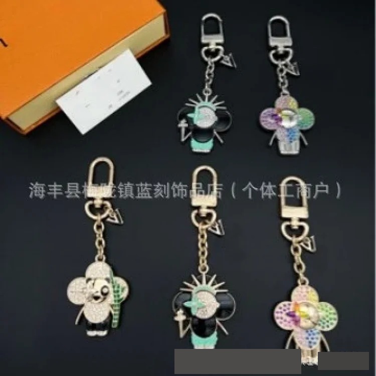 Vivian keychain sunflower alloy pendant European and American fashion trend pendant bag chain home
