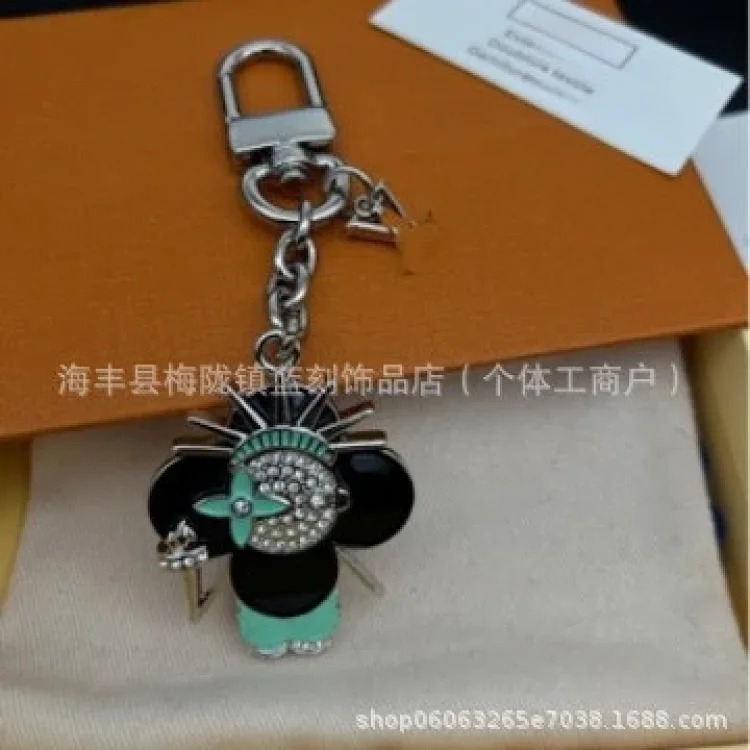 Vivian keychain sunflower alloy pendant European and American fashion trend pendant bag chain home