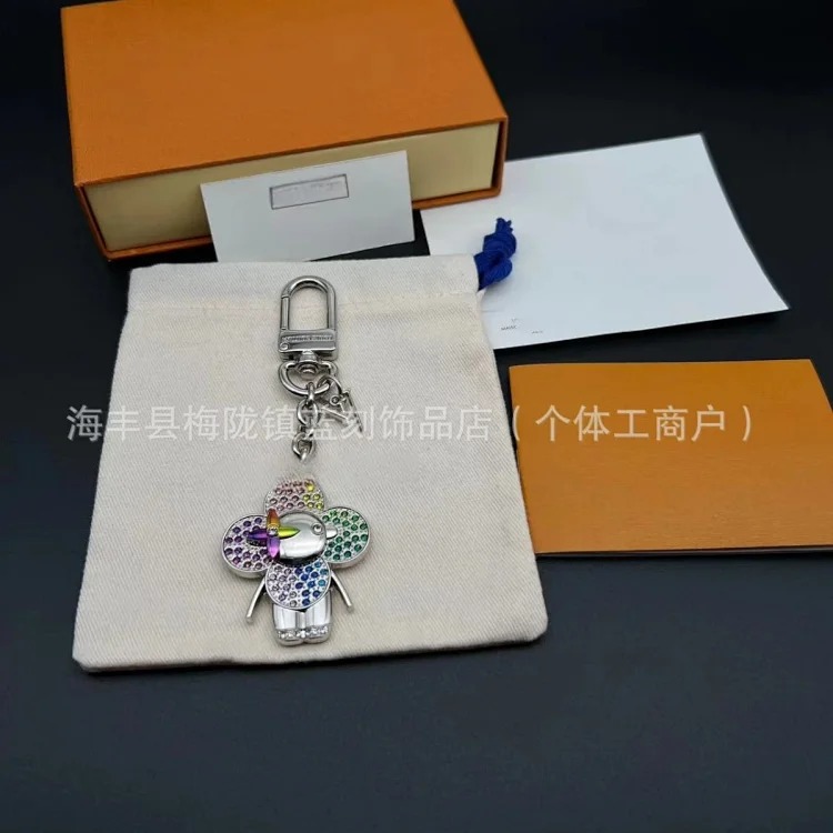 Vivian keychain sunflower alloy pendant European and American fashion trend pendant bag chain home