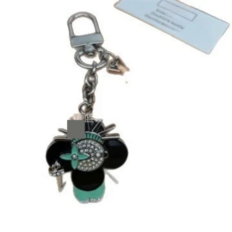 Vivian keychain sunflower alloy pendant European and American fashion trend pendant bag chain home