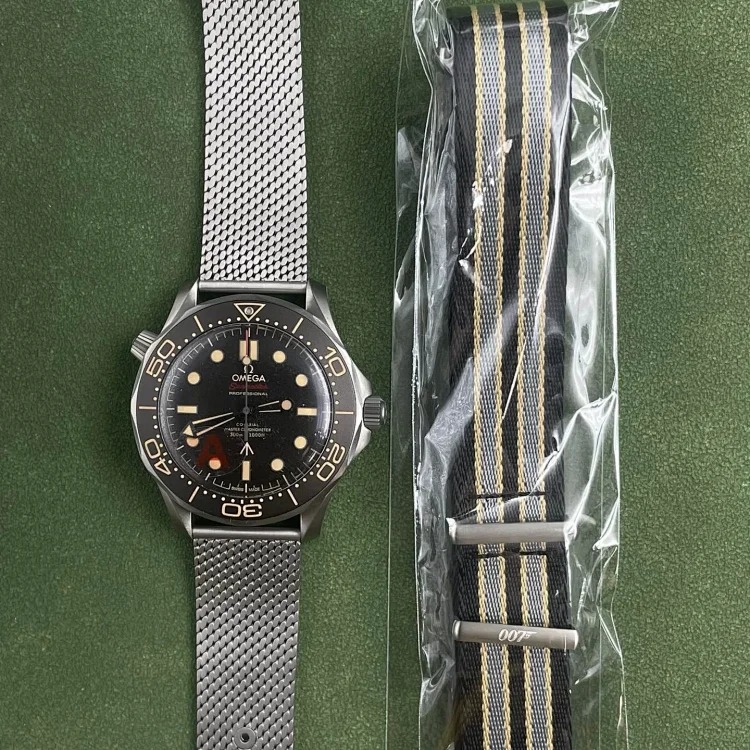 Apple Watch (1970) (extra charge for watch strap, please contact customer service)
