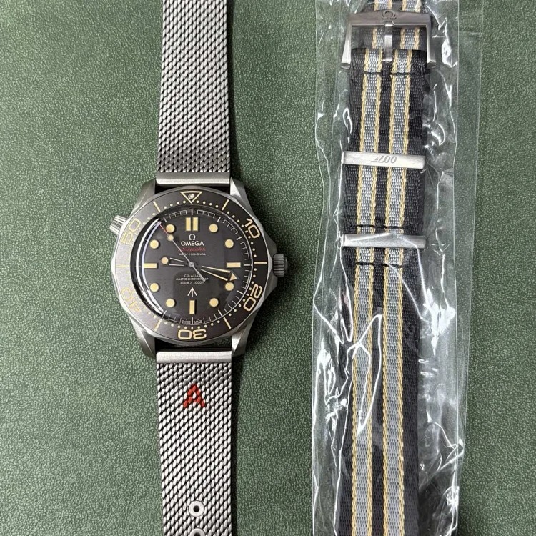 Apple Watch (722) (extra charge for watch strap, please contact customer service)